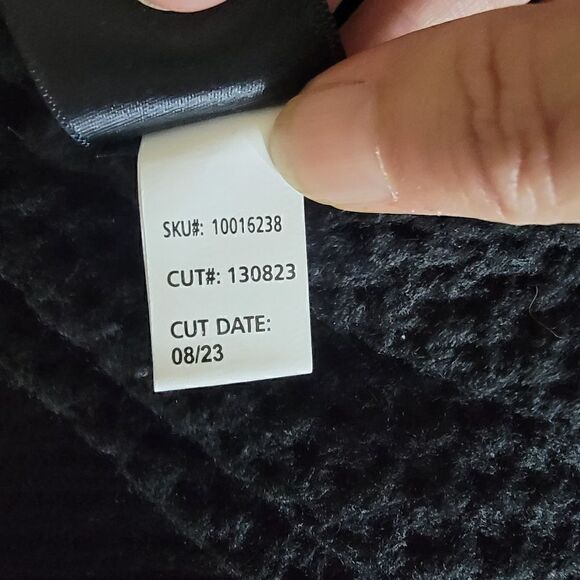 Torrid Open Knit Sweater with Deep V-Neck. Size 4X. - Picture 7 of 7